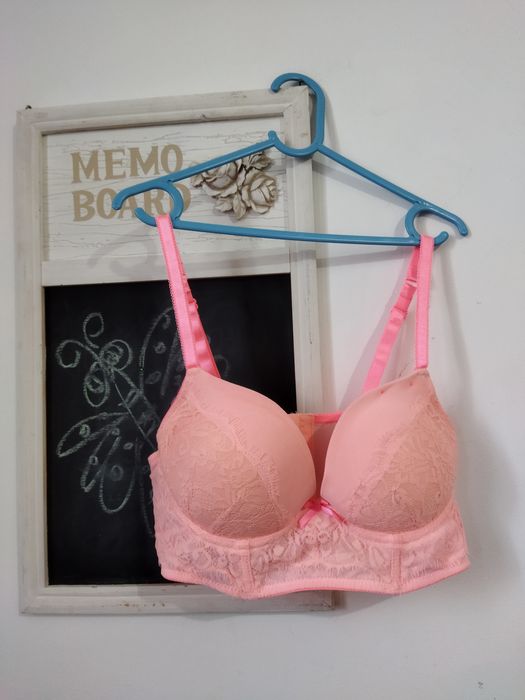 Sutien bustiera din dantela roz mărimea S-M reglabila