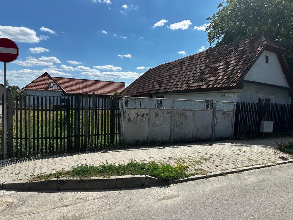 Vand casă+teren!