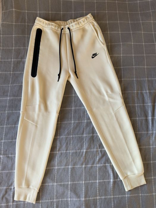 Nike Tech Fleece долнище M – кремаво, чисто ново, оригинал