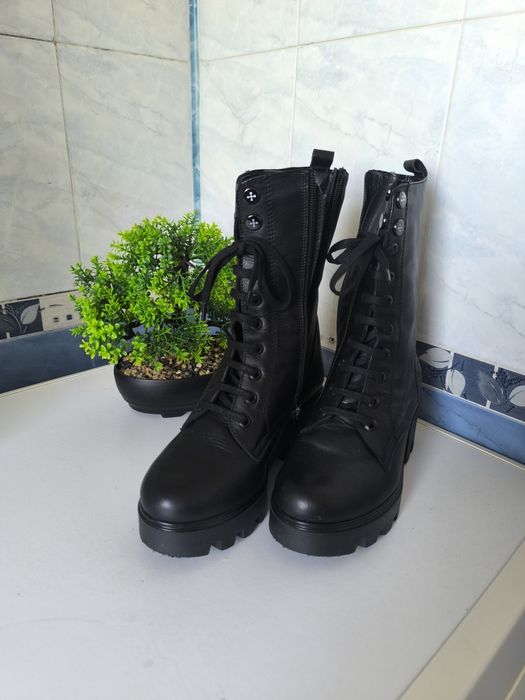 Боти от естествена кожа