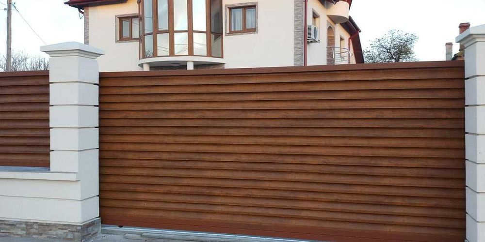 Garduri si porti din panou stil jaluzele si alte modele disponibile