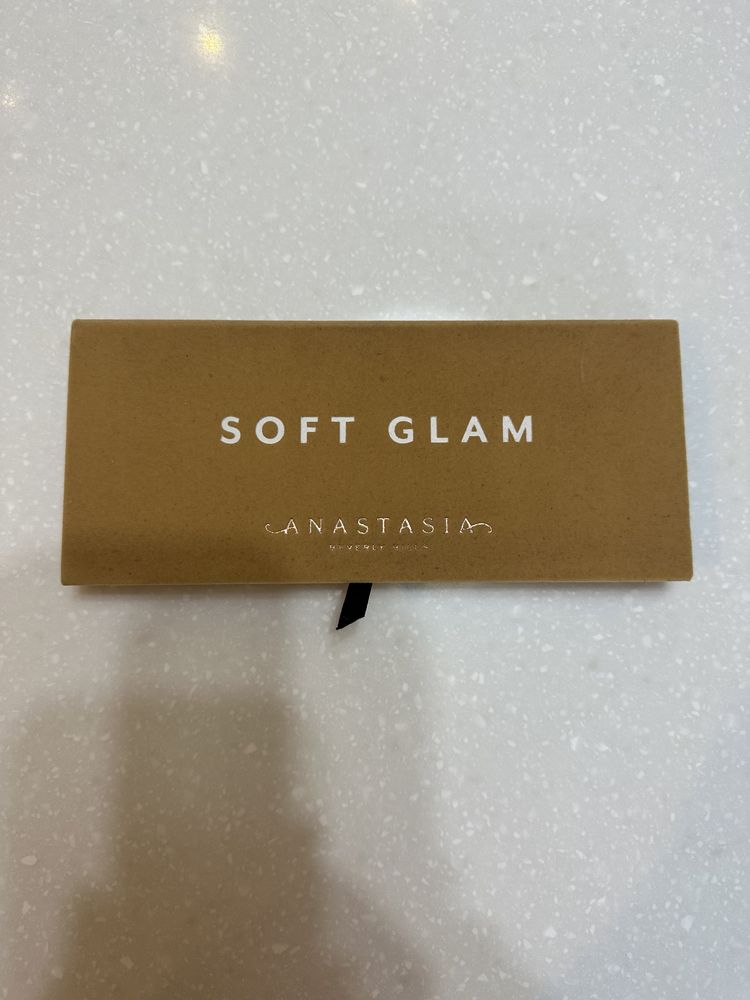 Продаю палетку Anastasia Beverley Hills Soft Glam