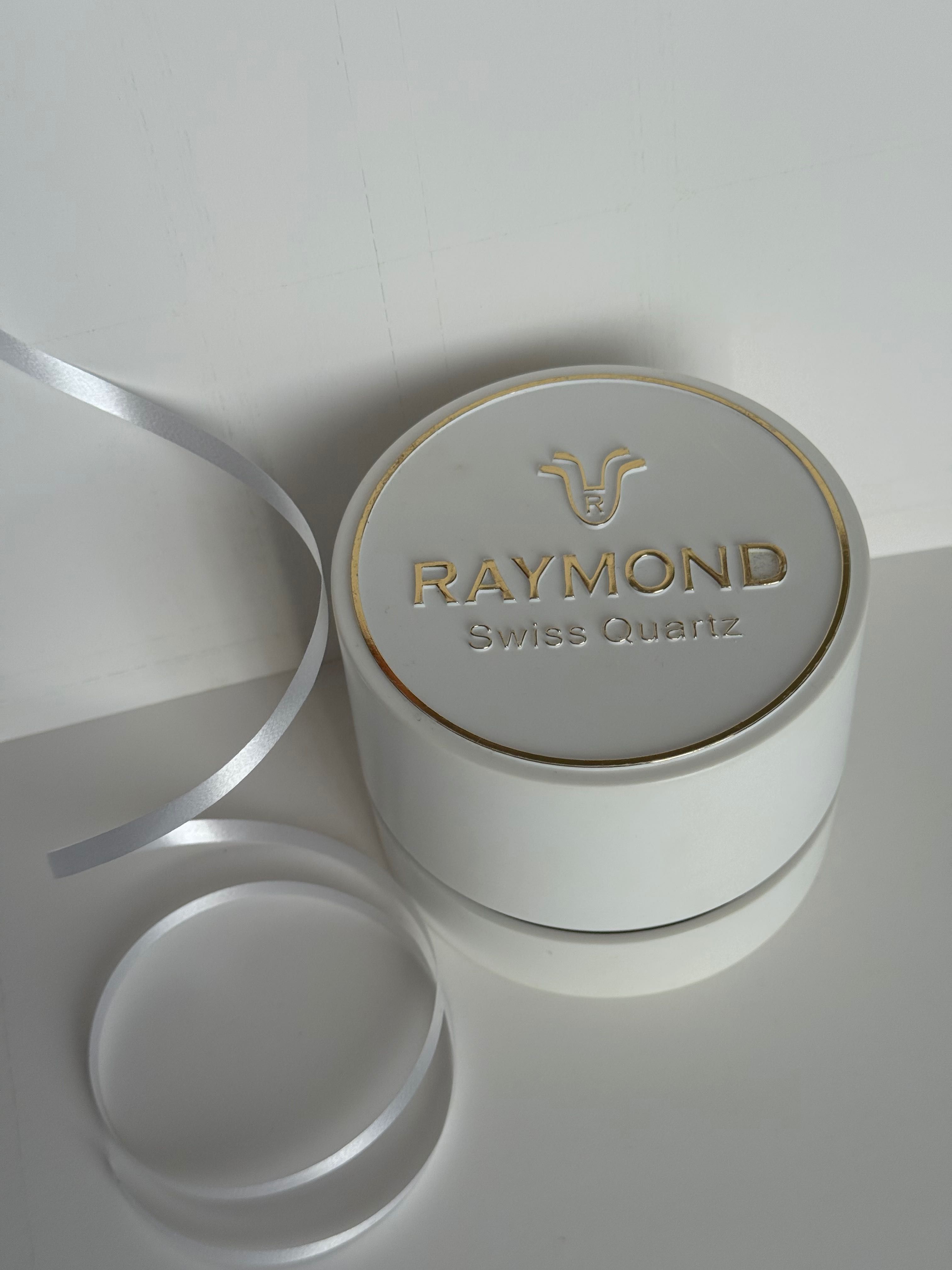 Оригинален дамски часовник на марката Raymond