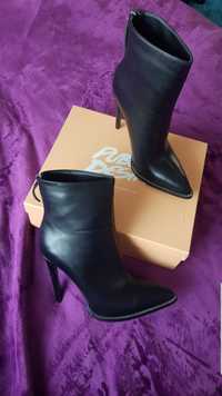 Botine negre noi