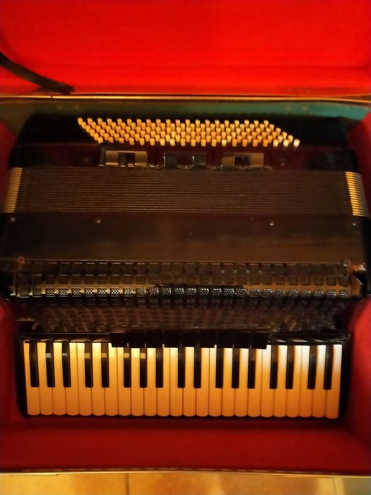 Vand acordeon Farfisa italian