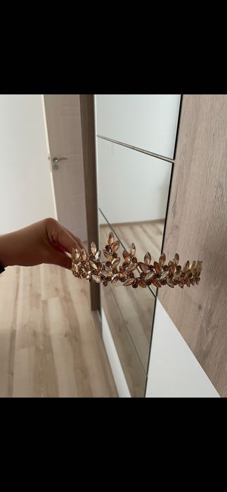 Диадема за косаа
