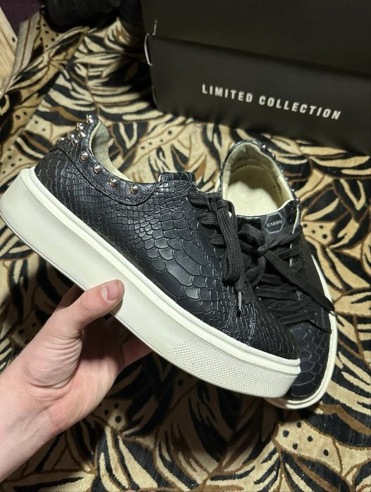 Adidasi Sarbu Atelier