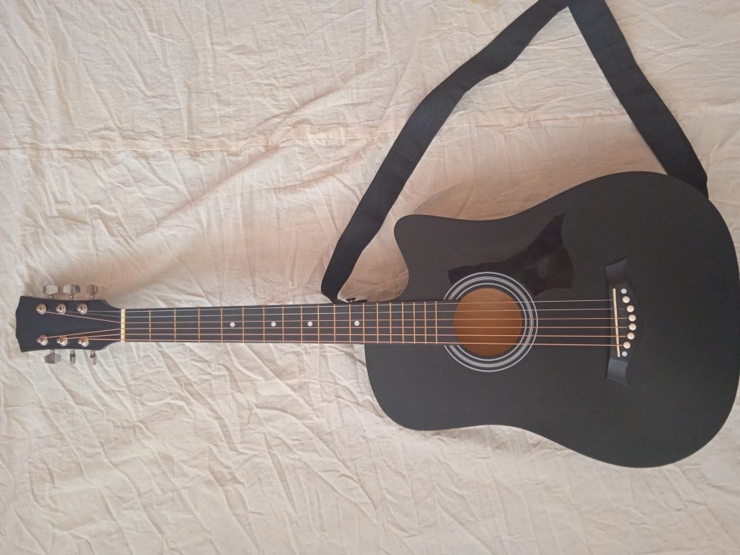 Gitara yangi ishlatilmagan