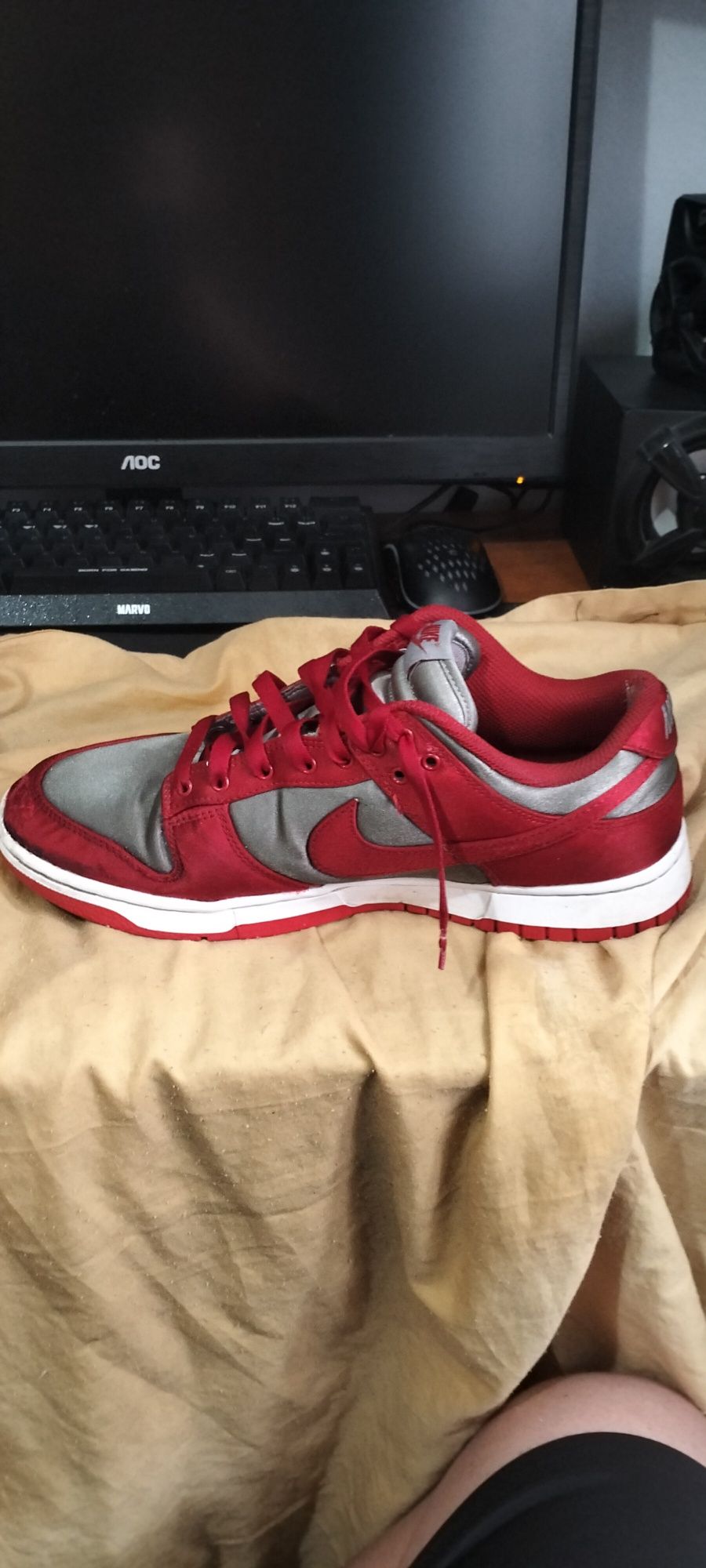 Nike dunk low ess Red