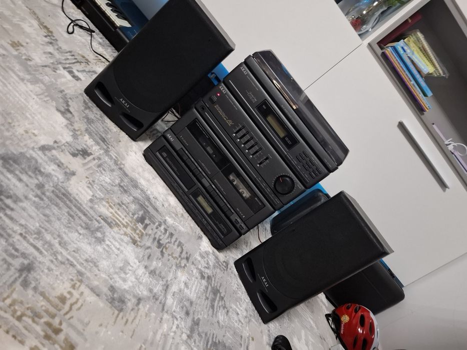 Sistem audio multifuncțional Akai model AC-M55 cu boxe inclus