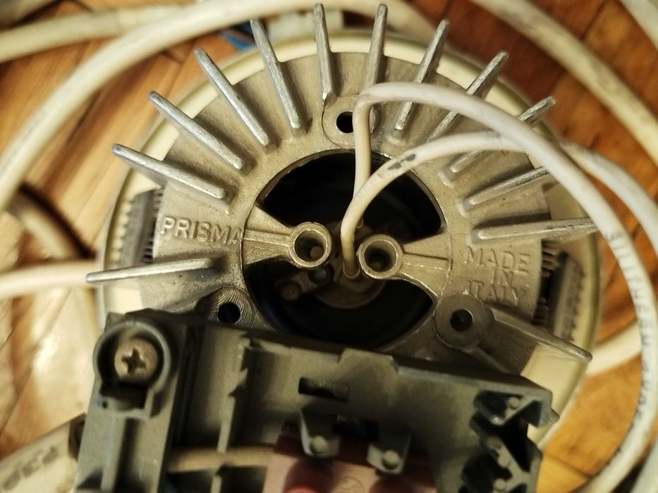 Немски Tрансформатор Eltra 2 бр, Италиански спот за баня 3 бр, Kабели