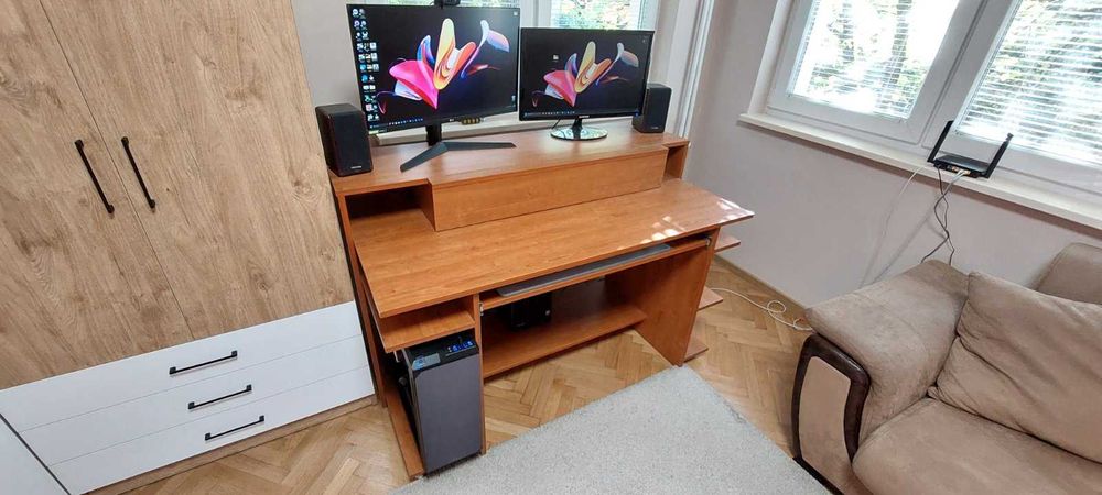 Функционално компютърно бюро