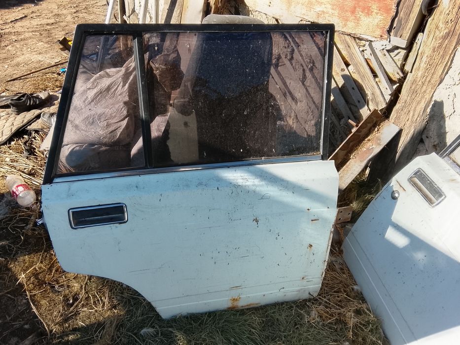 Продам двери с ваз 2104