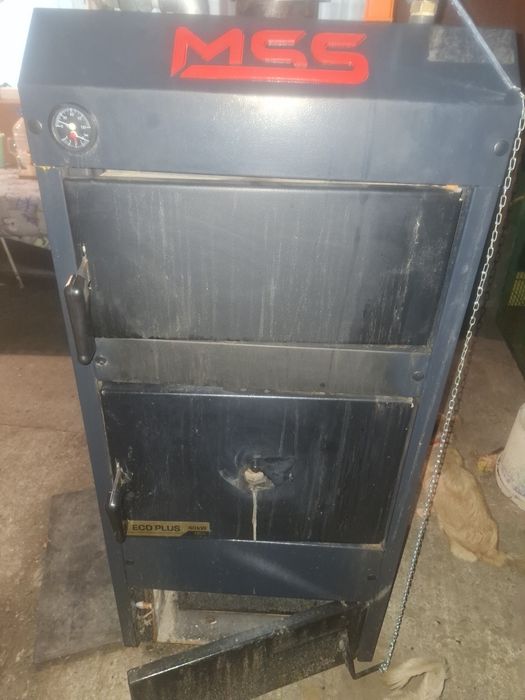 Vând centrala pe lemne.