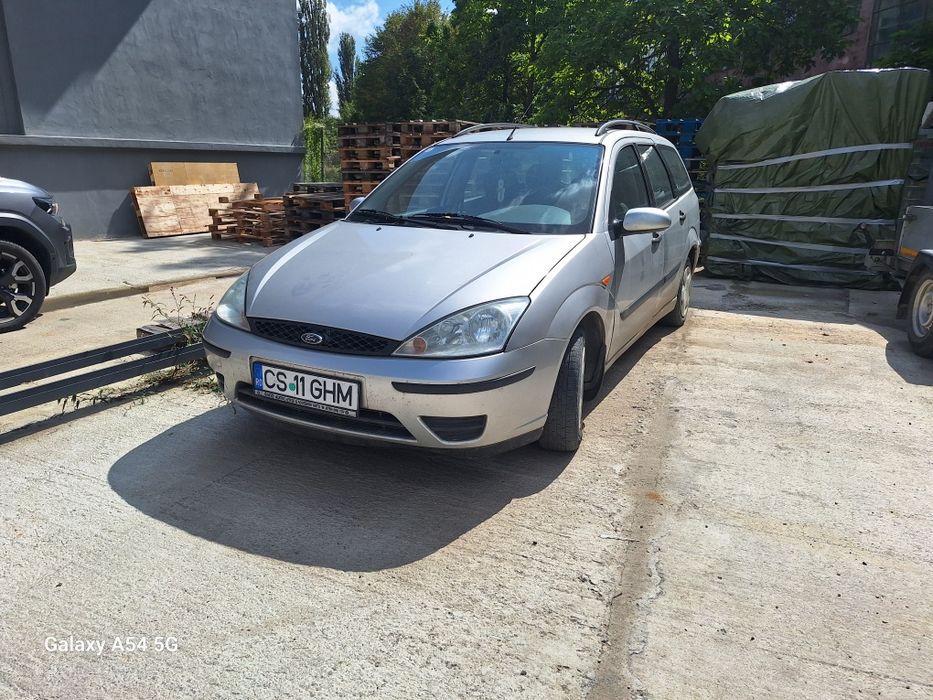 Vând Ford Focus ,an 2001 ,  acumulator si electromotor  defect .