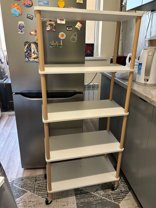 Стеллаж на колёсиках,
