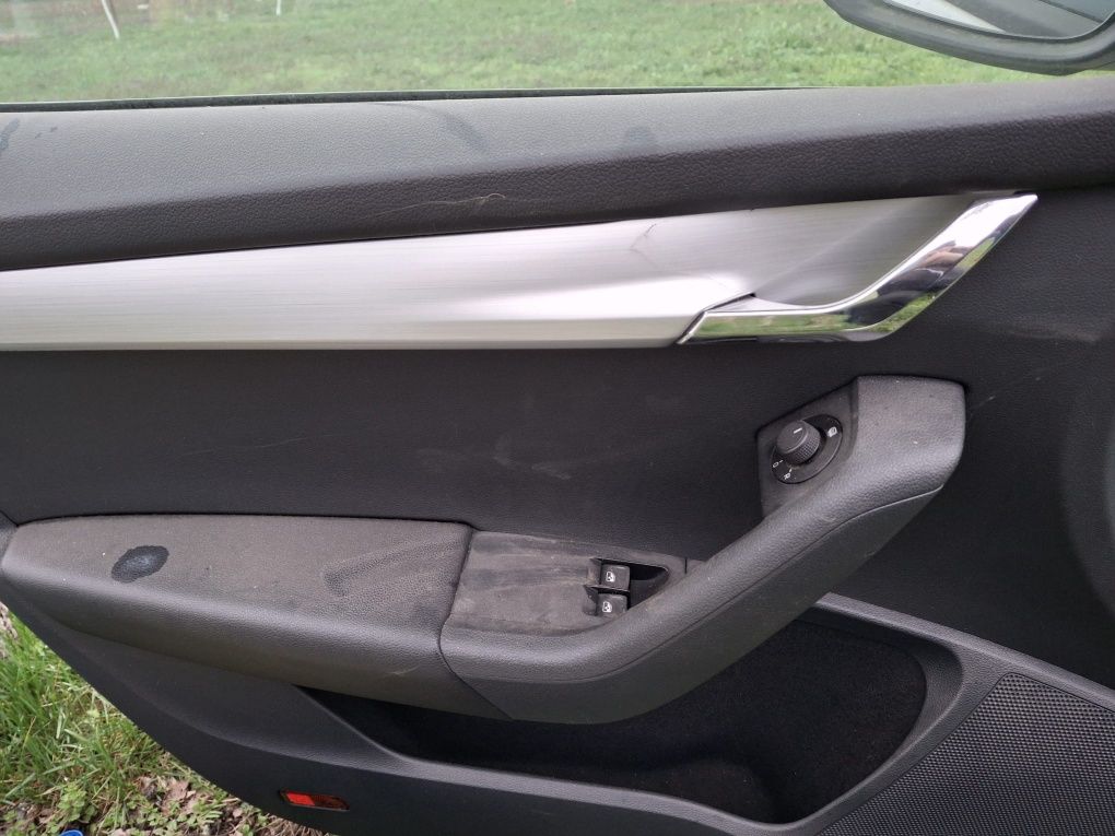 Vand usa sofer skoda rapid completa