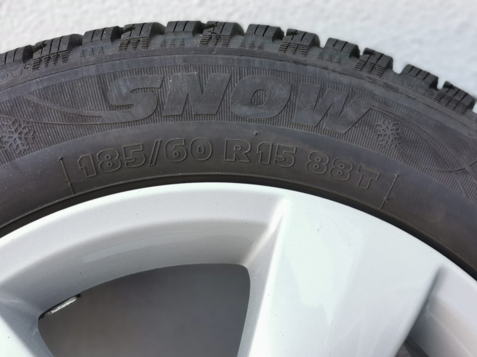 Jante Originale Skoda cu anvelope de iarna 98% 185/60 R15 6j 5x100