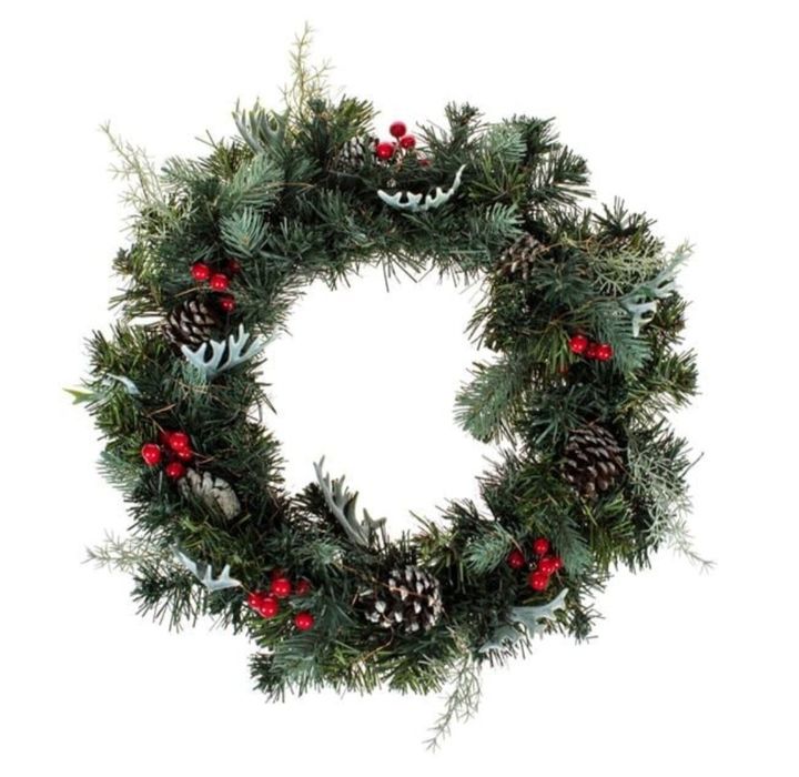 Коледен декоративен венец с шишарки, горски плодове и LED лампички