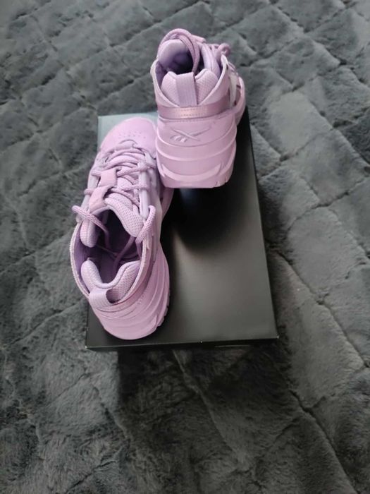 Reebok x Cardi B Club C V2 дамски маратонки 
Reebok x Cardi B Club C V