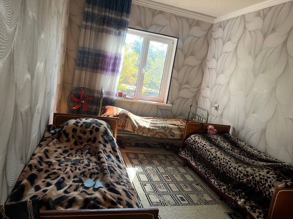 Чирчик шахар 
8-микрораён 
#3-хона 2-этаж 
Квартира сирочни сотилад