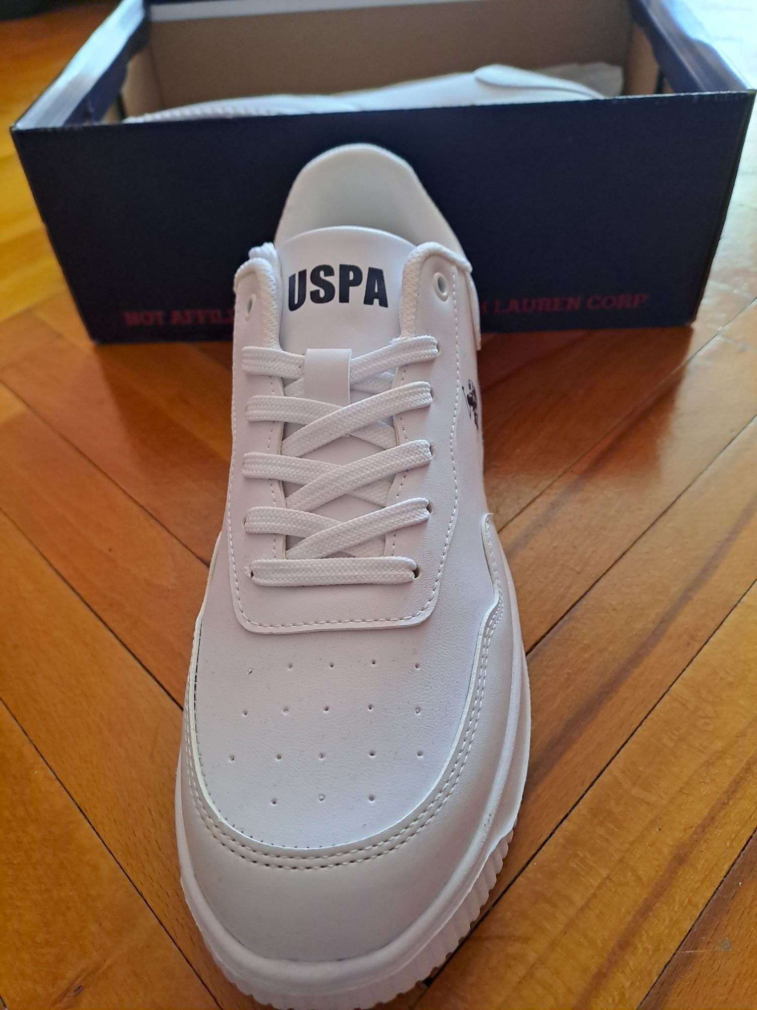 Продавам дамски маратонки Polo Ralph Lauren