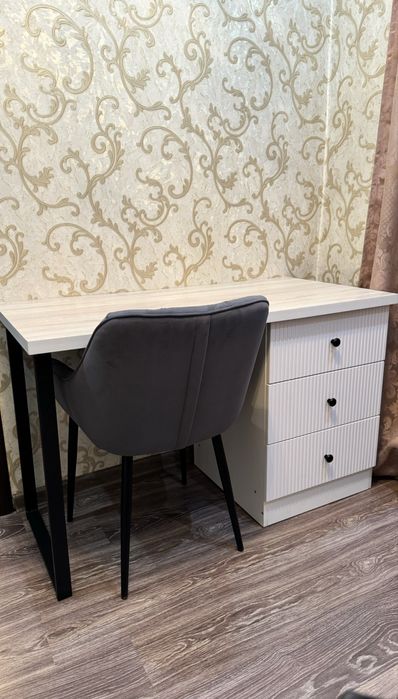 Продам стол б/у в отличном состоянии