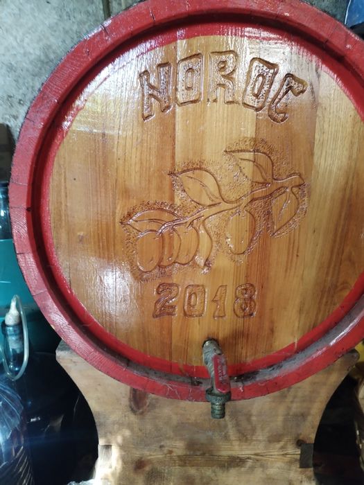 De vanzare 2 butoaie