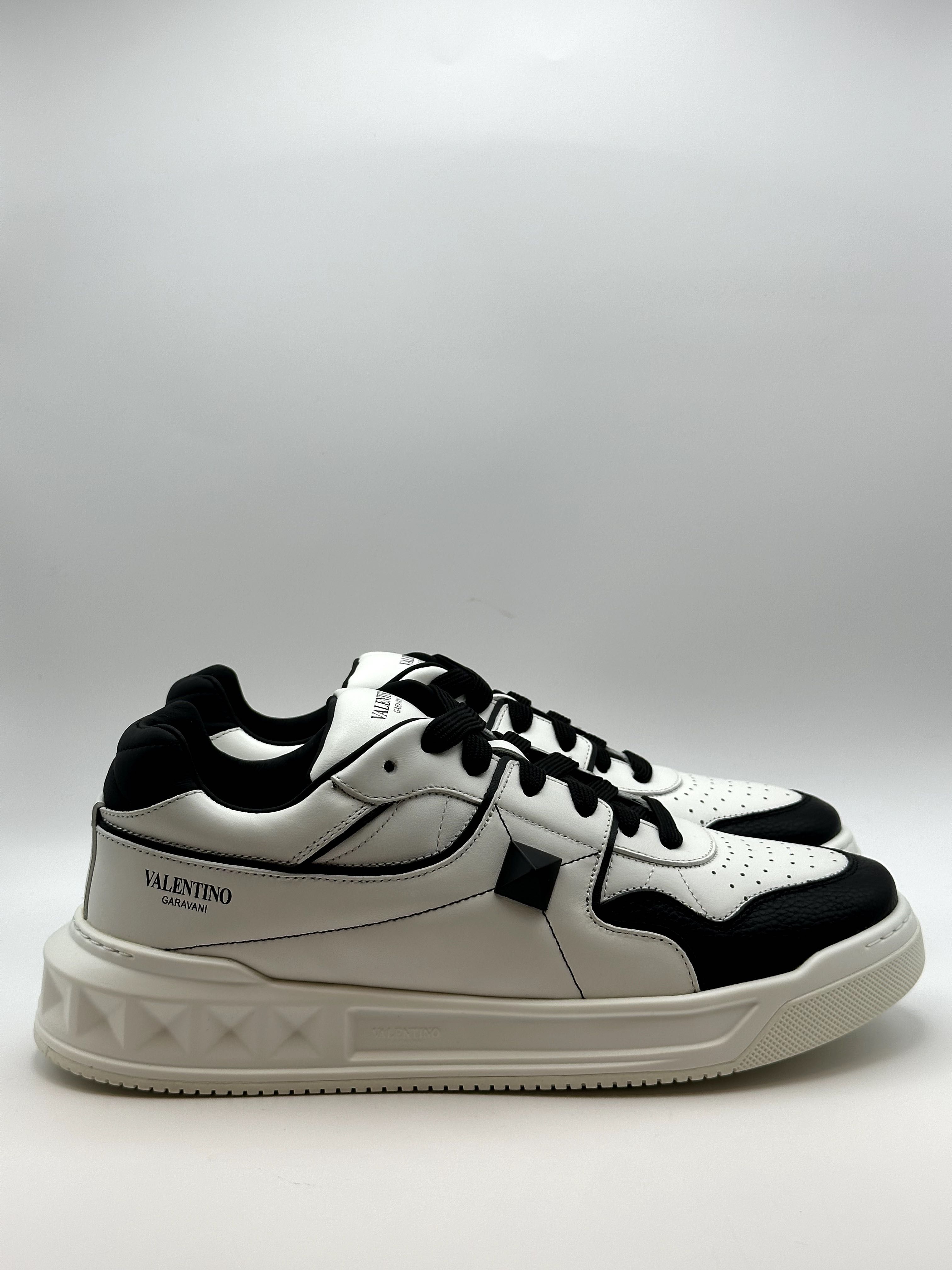 Valentino One Stud Low-Top White/Black Sneakers