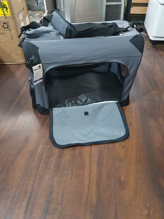 Geanta transport caine de talie medie.