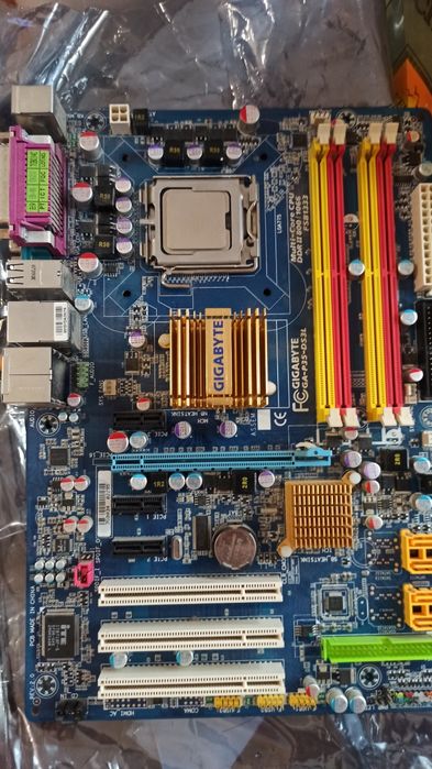 Материнская плата Gigabyte