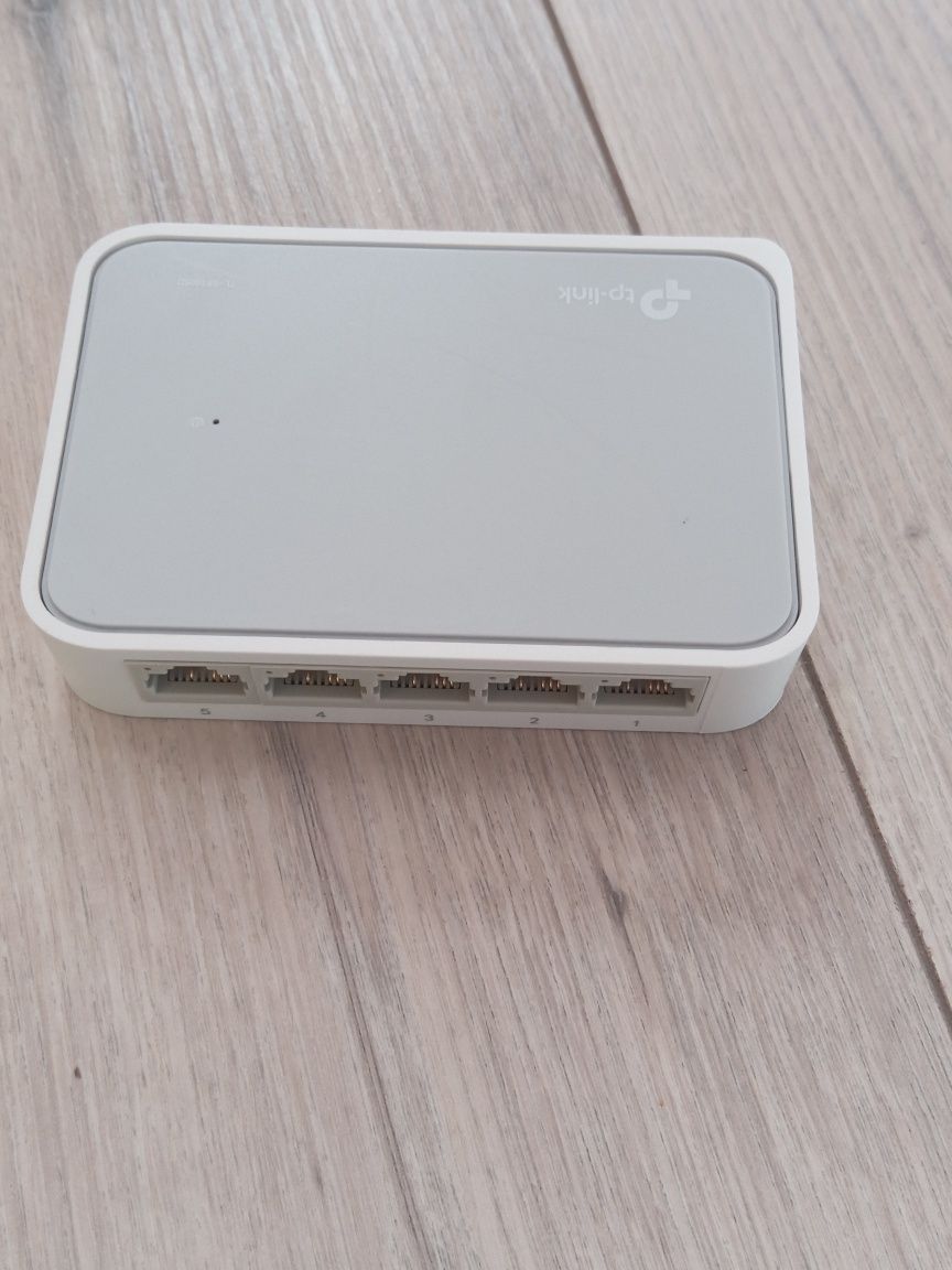 5 портов суич TP Link, модел TL-SF1005D