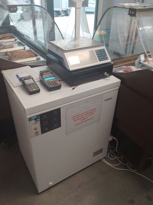 Vând frigider inox , vitrine frigorifice carne și mezeluri etc