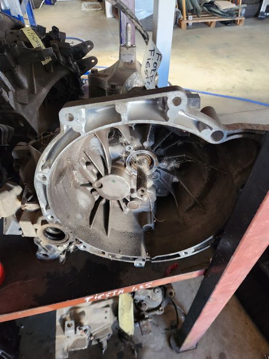 Vând cutii viteză manuală Ford Fiesta 1.25 si.1.3 benzină