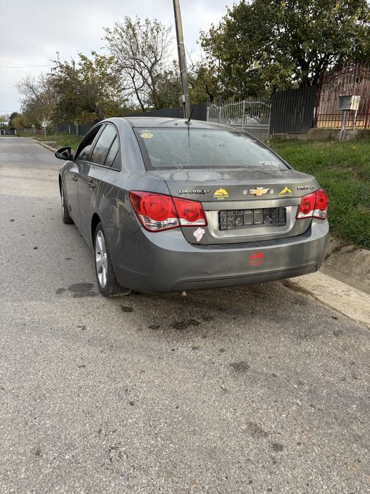 Vand pentru dezmembrat Chevrolet Cruze 2010 1.8 benzina