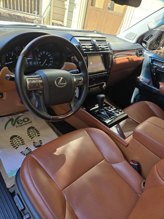 Lexus GX 460 v xoroshem sostoyanii