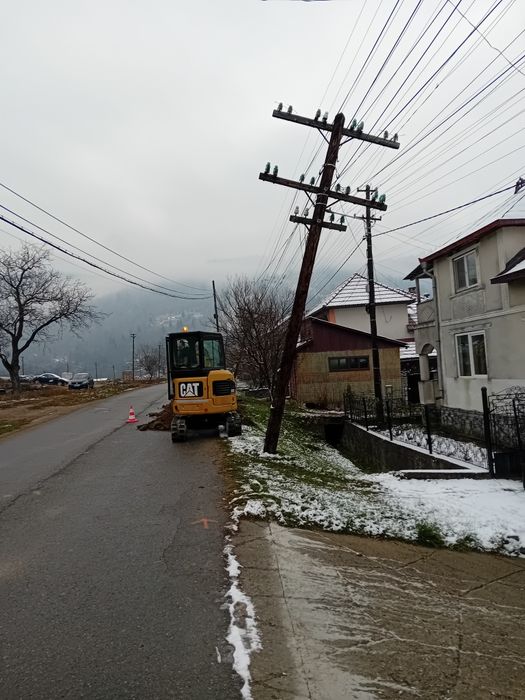 Inchiriez/ Execut săpături cu excavator de 3.5T