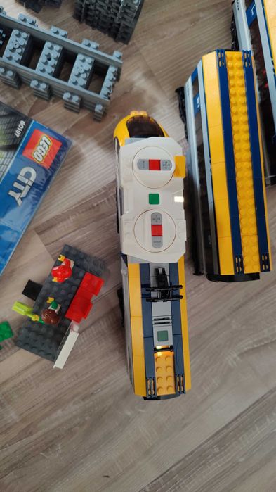 LEGO City 60197 - Tren Pasageri