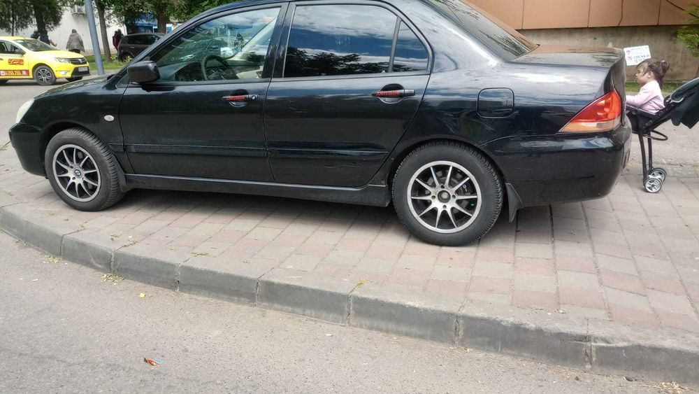 Vand Mitsubishi Lancer Cedia (2008) 1.6 benzina
