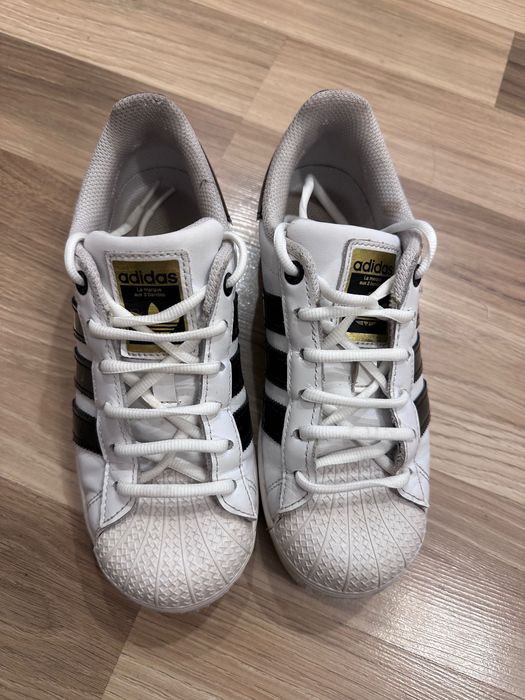 Продавам дамски маратонки Adidas