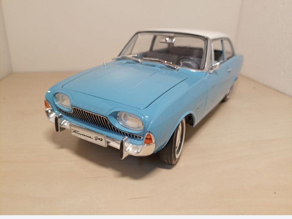 Ford taunus  1:18
Scara 1:18
Revell 

Pozele reflectă realitatea. Se