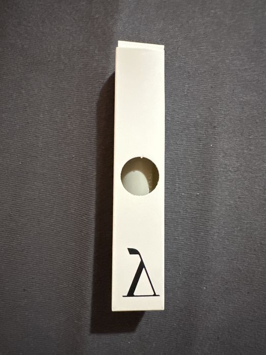 Yenges Dirty Martini - гланц за устни с пептиди