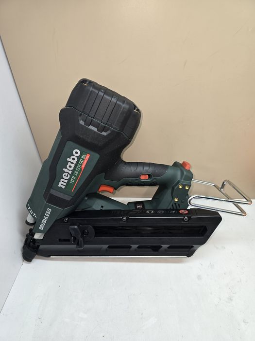 Акумулаторен такер за пирони от 50 до 90мм  Metabo 18V NFR 18 LTX 90