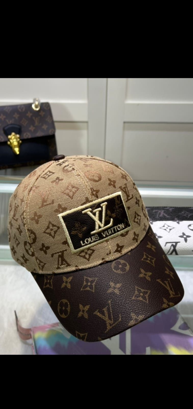 Șapcă Louis Vuitton model 2024