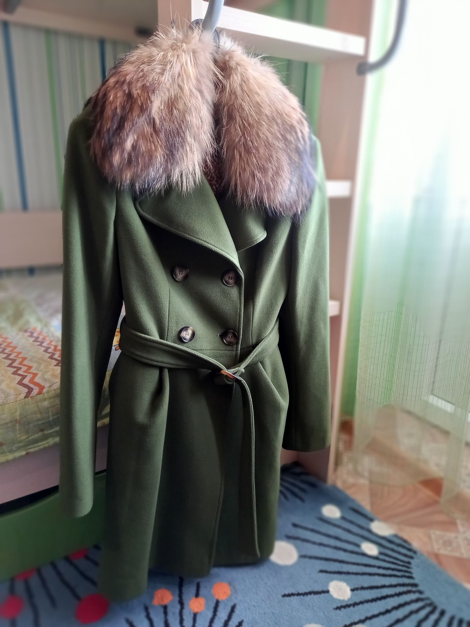 Продам женское пальто 46 размер