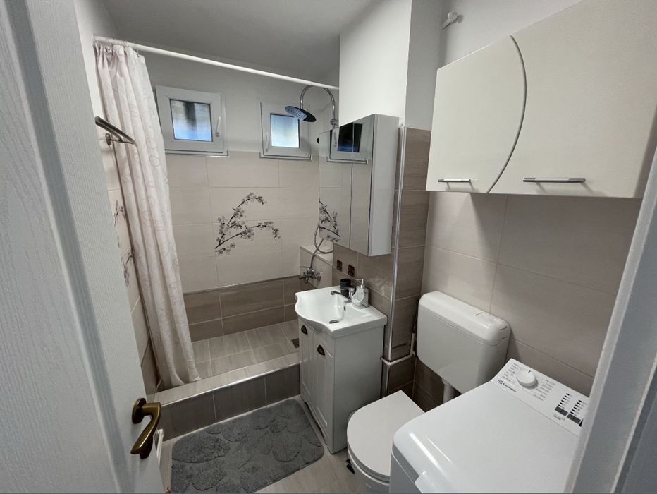 Apartament luminos 3 camere Ciprian Porumbescu