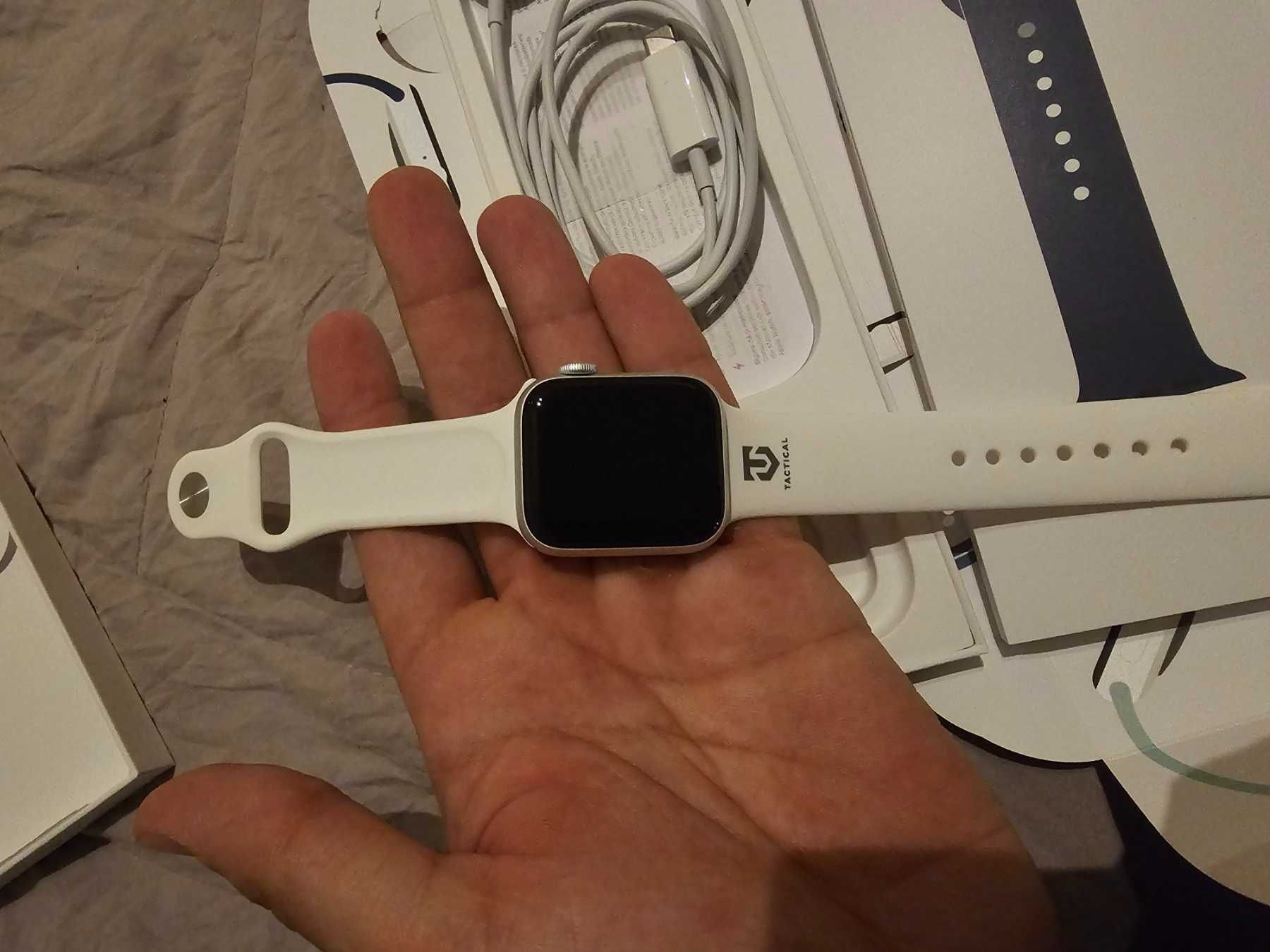Apple Watch SE2 40mm Silver + бяла каишка Tactical, 2г. гаранция