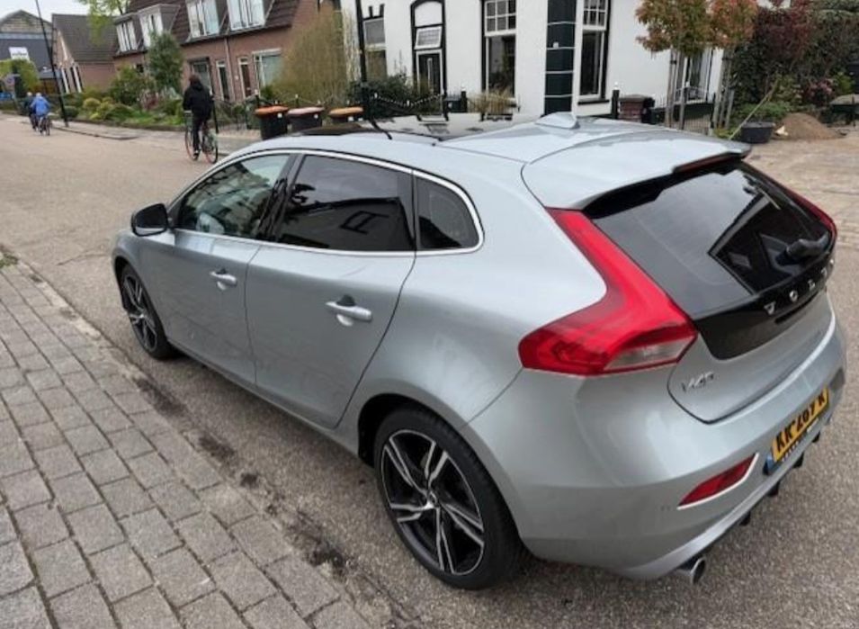 Volvo V40 R-design BI-XENON, leduri, navi, trapa
