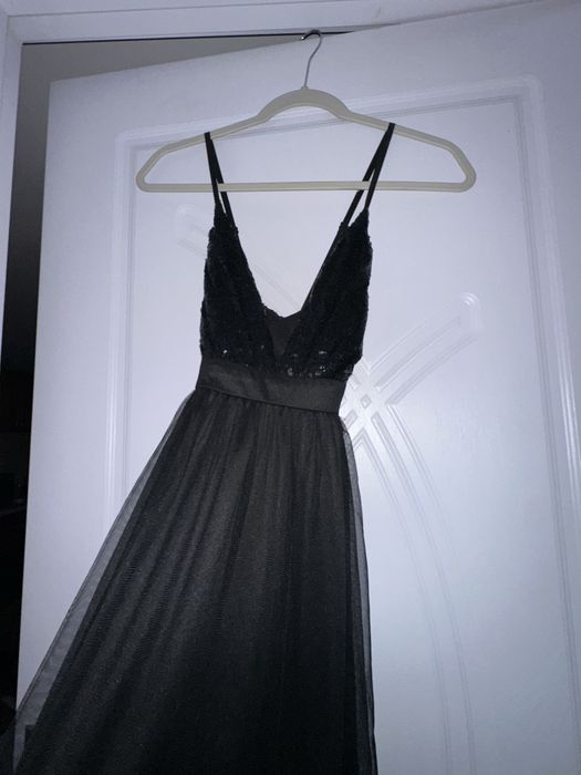 Чесрна дълга тюлена рокрля с пайети