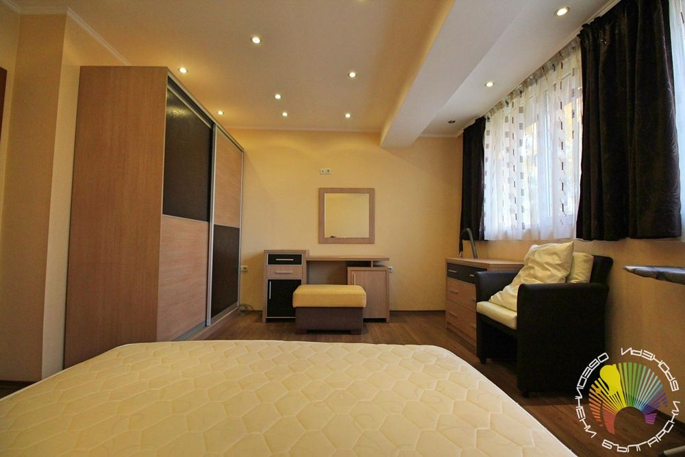 Дава се под наем Двустаен апартамент в Бургас, Изгрев - 75 кв.м за 459 € - Снимка #13